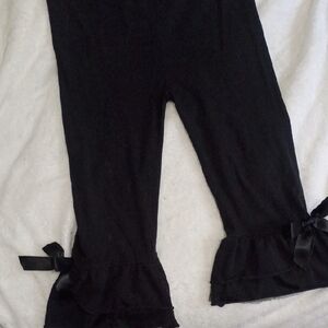 Elegant Black Ruffle Hem Women's Capris